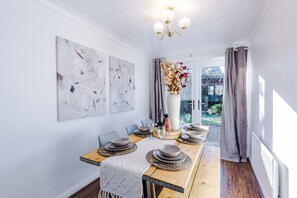 Dining - Peaceful 3 Bedroom Detached Home with ample parking, 7 mins to Chester (Saltney)