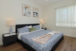 4 bedrooms, desk, free WiFi, bed sheets - Newly Renovated 4B4B Suite in Central Los Angeles (Los Angeles)