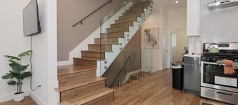 Newly Renovated 4B4B Suite in Central Los Angeles