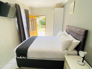 Standard Double Room, Patio - Phola la bed and Breakfast (eMthonjaneni)