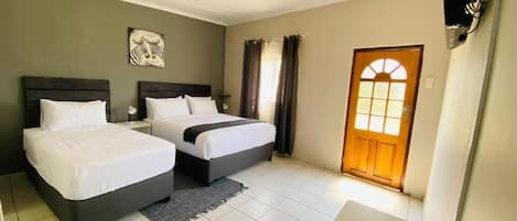 Double or Twin Room, Mountain View | Seterika/papan seterika, Wi-fi