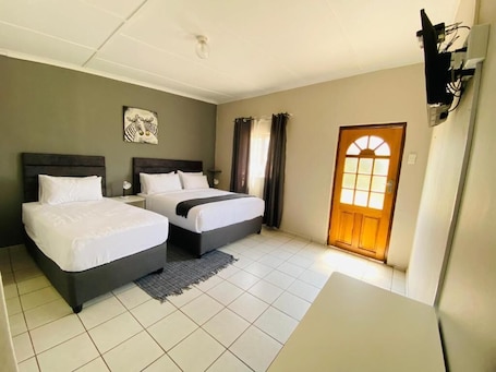 Double or Twin Room, Mountain View | Iron/ironing board, WiFi. Phola la bed and Breakfast