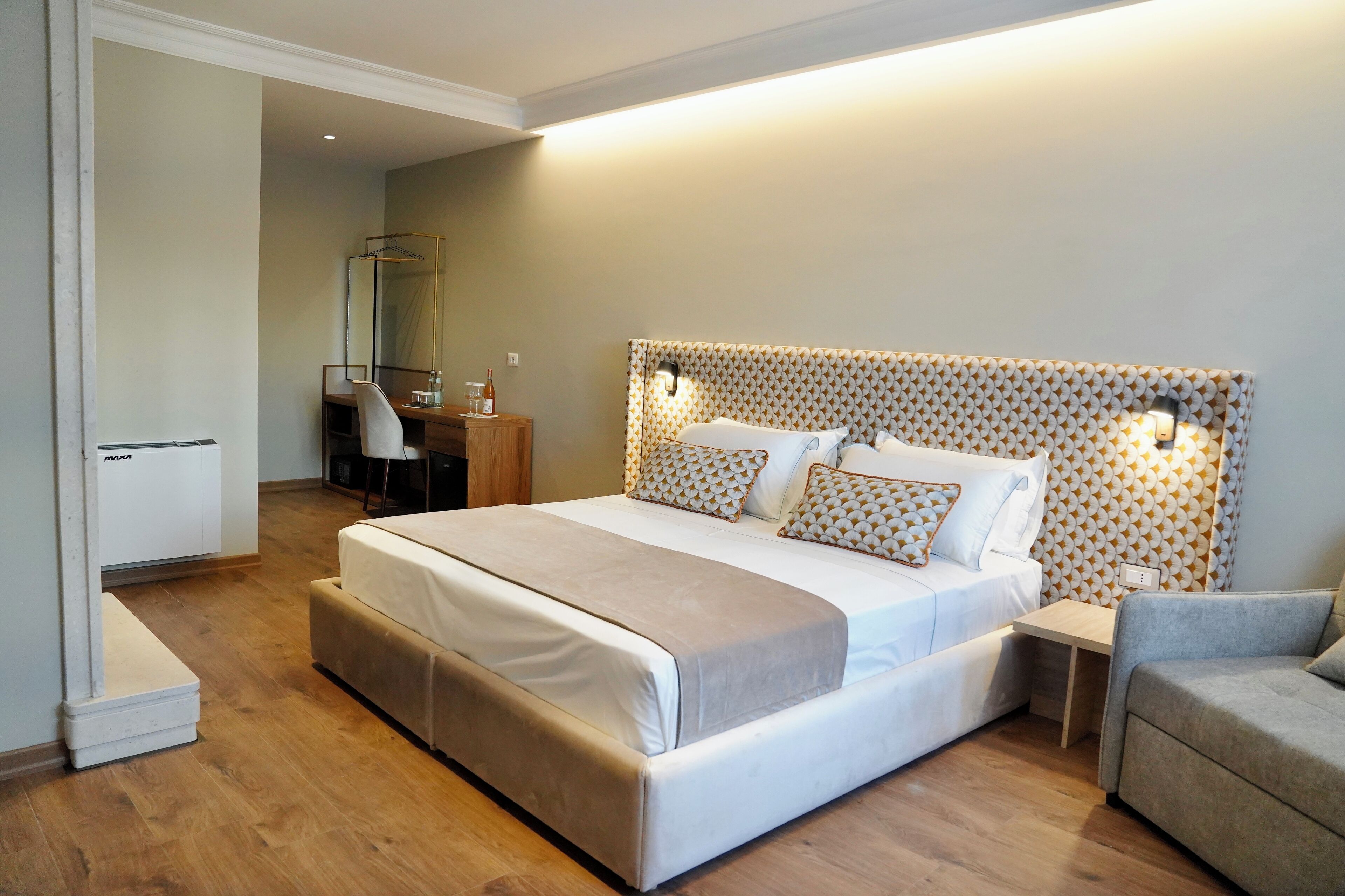 Habitación doble junior, patio | Escritorio, insonorización, tabla de planchar con plancha y wifi gratis 