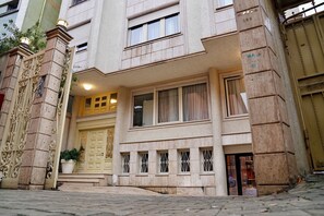 Deluxe Double Room | Exterior detail - Hortus Hotel Tirana (Tiranë)