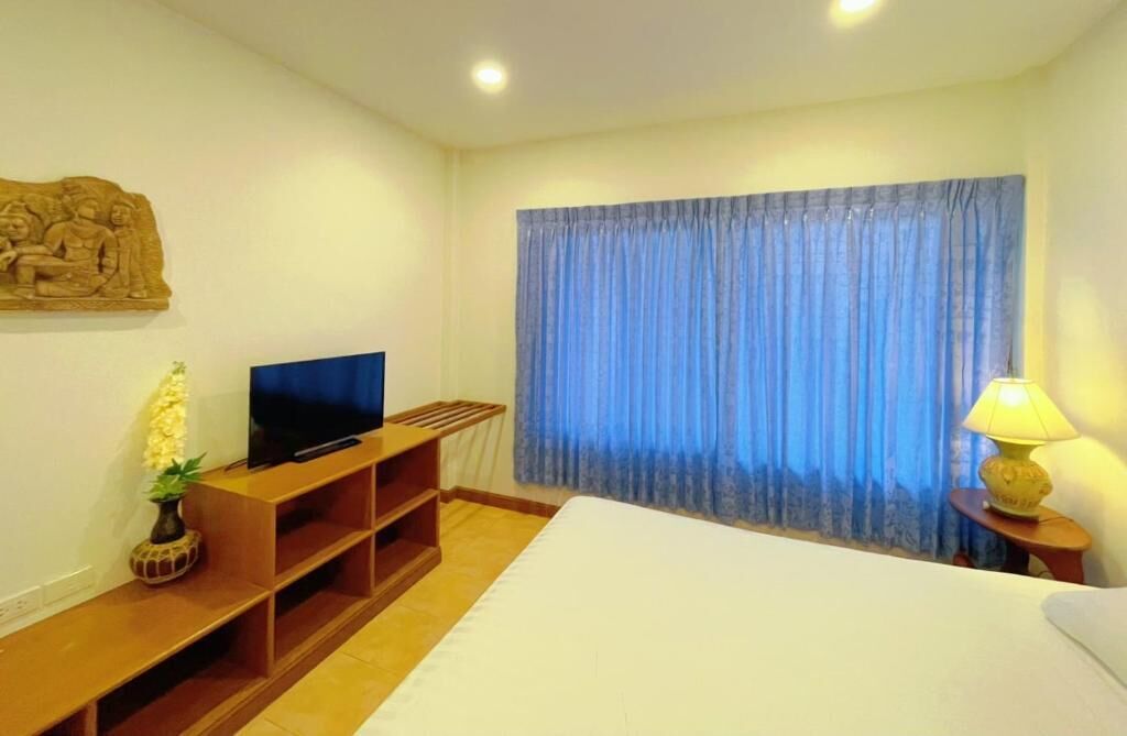 Caja de seguridad en la habitación y escritorio 