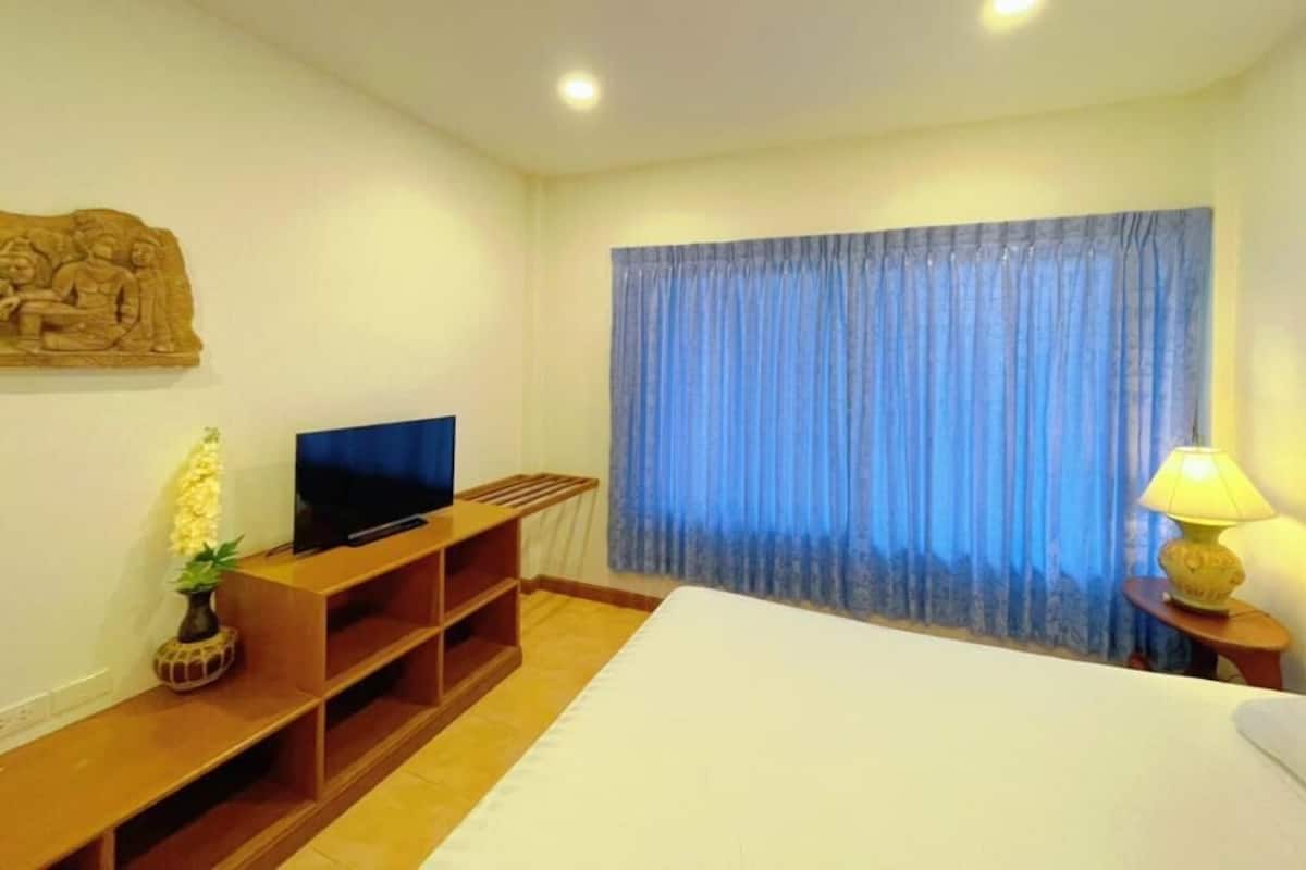 Caja de seguridad en la habitación y escritorio