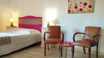 Ferros/tábuas de passar roupa, Wi-Fi, roupa de cama