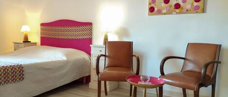 Fer et planche Ă repasser, Wi-Fi, literie fournie