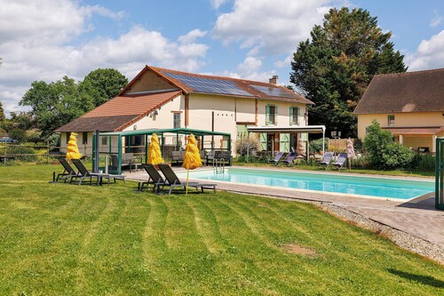 Bed and Breakfast 'Les Malvaux - Chambre Orange' with Shared Pool, Shared Terrace and Wi-Fi