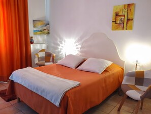 Ferros/tábuas de passar roupa, Wi-Fi, roupa de cama