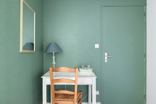 Bed and Breakfast 'Les Malvaux - Chambre Verte' with Shared Pool, Shared Terrace and Wi-Fi