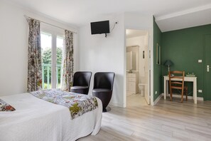 Tabla de planchar con plancha, wifi y ropa de cama 