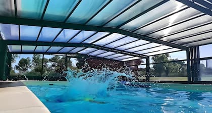 Chambre dâhĂŽtes « Les Malvaux - Chambre Verte » avec piscine, terrasse partagĂ©es et Wi-Fi