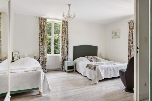 Chambre d’hôtes « Les Malvaux - Chambre Verte » avec piscine, terrasse partagées et Wi-Fi