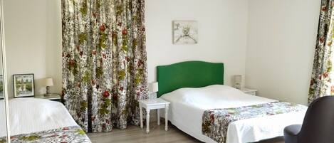 Fer et planche Ă repasser, Wi-Fi, literie fournie