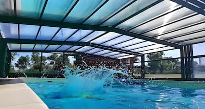 Chambre dâhĂŽtes « Les Malvaux - Chambre Verte » avec piscine, terrasse partagĂ©es et Wi-Fi