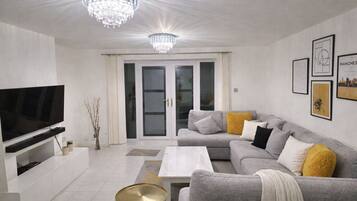 Télévision, chaîne hi-fi