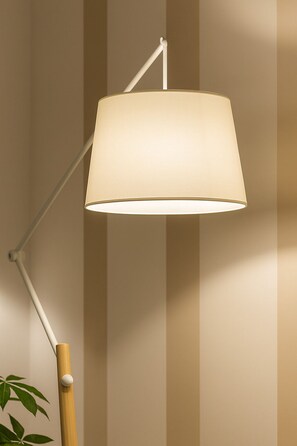 Familien-Suite, eigenes Bad, Stadtblick | Zimmersafe, Schreibtisch, laptopgeeigneter Arbeitsplatz