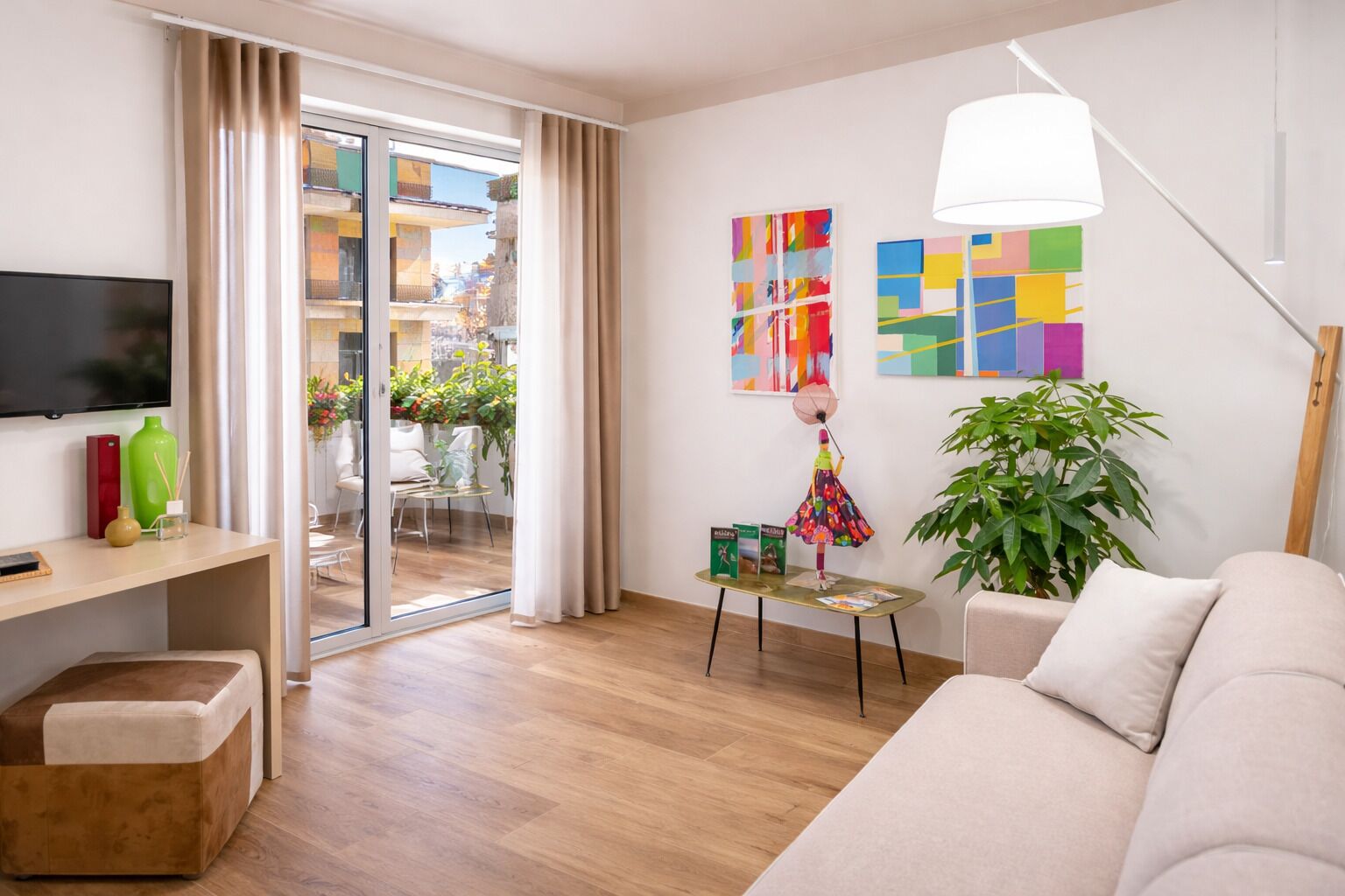 Family Suite, Private Bathroom, City View | Living area | 40-inch flat-screen TV with cable channels