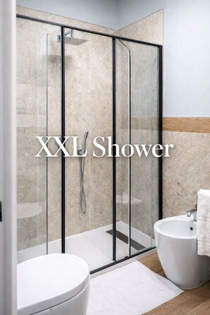 Douche, douche à « effet pluie », sèche-cheveux, bidet