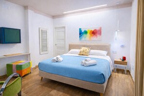 Suite Familiale, salle de bains privée, vue ville | Literie de qualité supérieure, couette en duvet d'oie