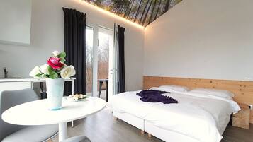 5 bedrooms, iron/ironing board, travel crib, WiFi (free)