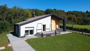 Exterior - Beautiful private villa for 11 guests with private pool, A/C, WIFI, terrace and pets allowed (Montebelluna)