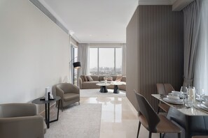 Apartamento luxo, vista para a cidade | Parte interna