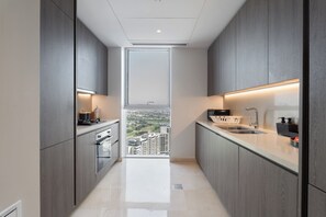 Deluxe-Apartment, Stadtblick | Eigene Küche