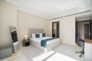 Deluxe Apartment, City View - 2 Bed TAJ Residences - JLT Metro (Dubai)