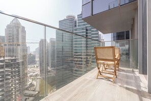 Deluxe appartement, uitzicht op stad | Uitzicht vanaf balkon