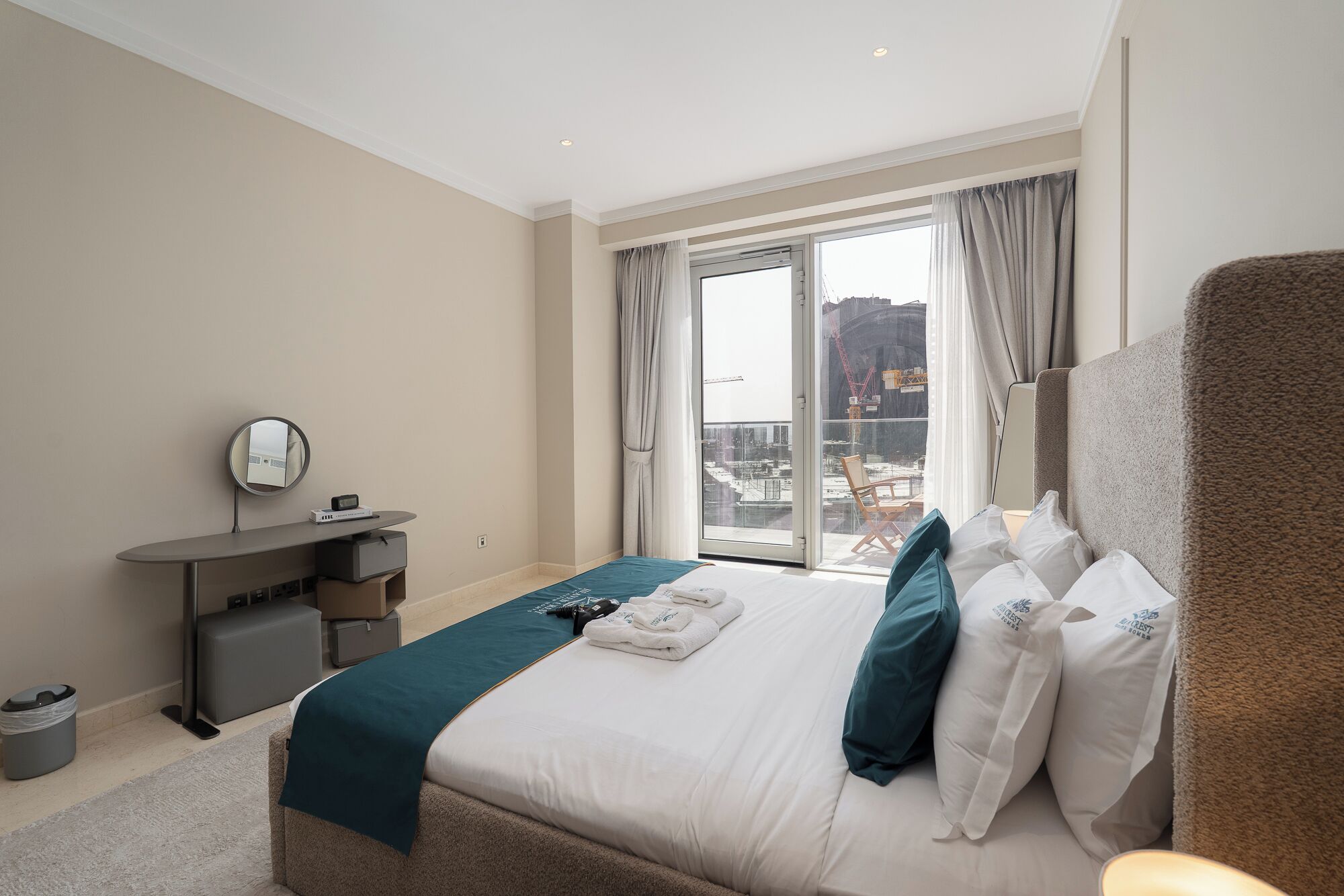 豪華公寓, 城市景觀 | 客房內保險箱、書桌、筆電工作空間、熨斗/熨衣板