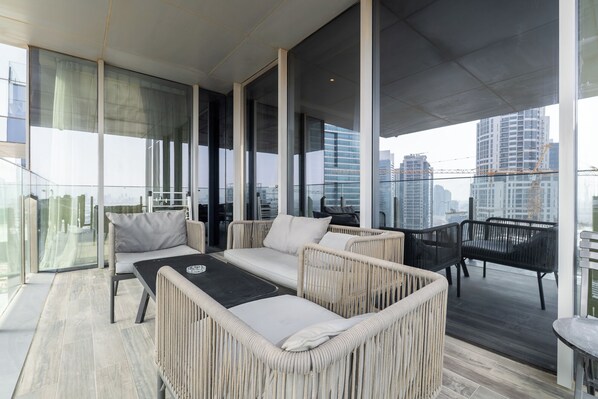 Deluxe-Apartment, Stadtblick | Unterkunftsgelände