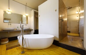 Dusche, Haartrockner, Bidet