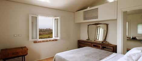 7 bedrooms, iron/ironing board, free WiFi