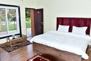 Desk, laptop workspace, free WiFi - The River Park Resort (Jagdalpur)