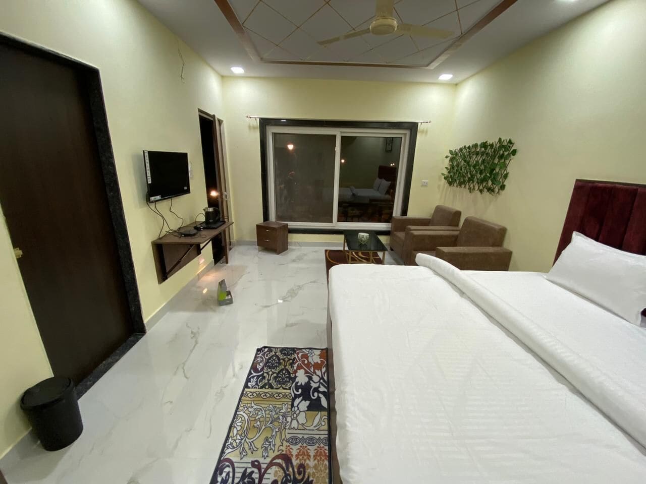 書桌、筆電工作空間、免費無線上網