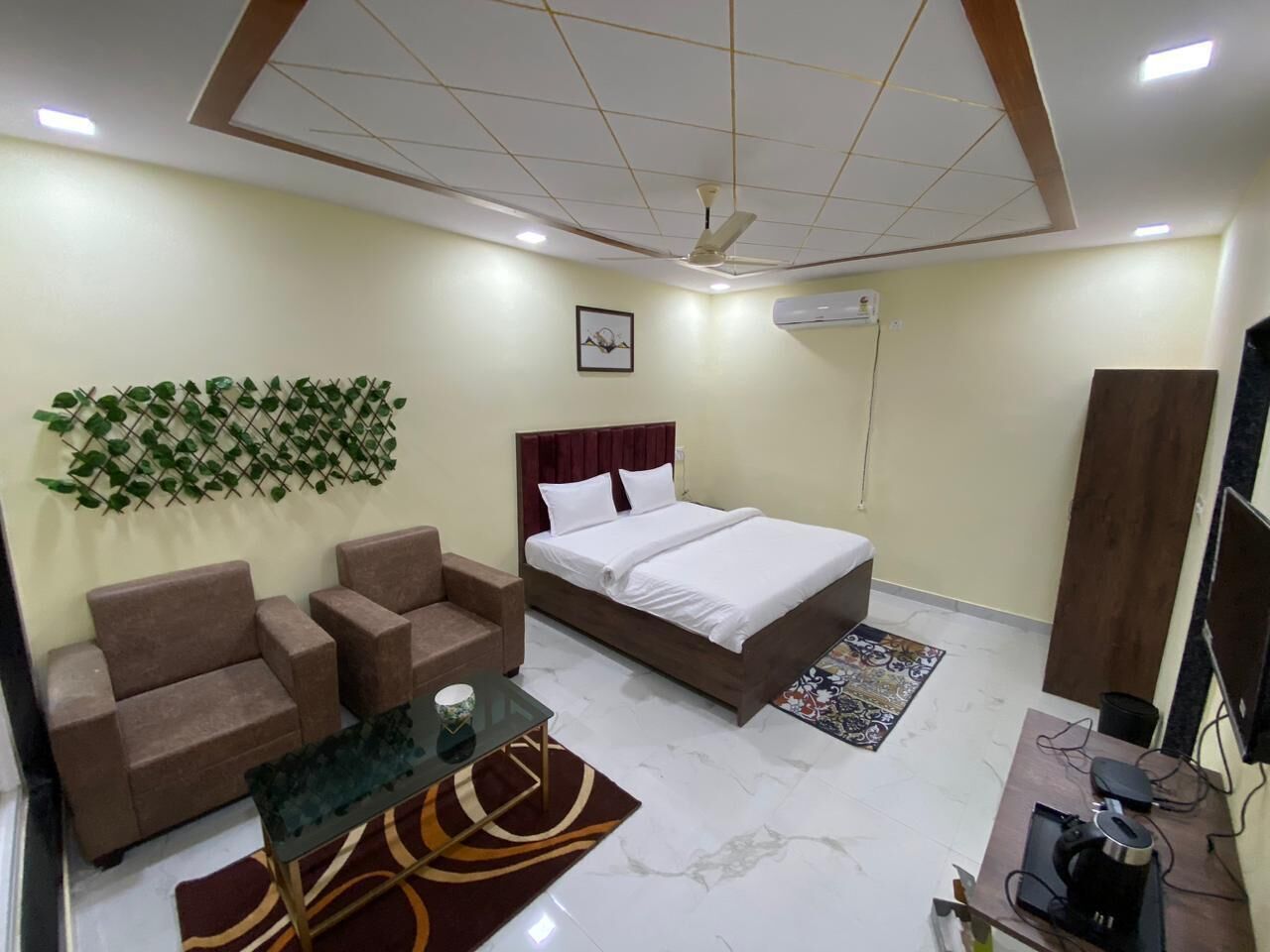 مكتب ومساحة عمل للكمبيوتر المحمول وواي فاي مجانًا