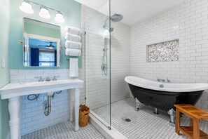Shower, towels - NEW Paix Bleu Dragonfly Cottage  Private Pool &Spa | Pets (Galveston)