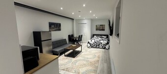 Cozy Studio Retreat in Scenic Georgina, Canada