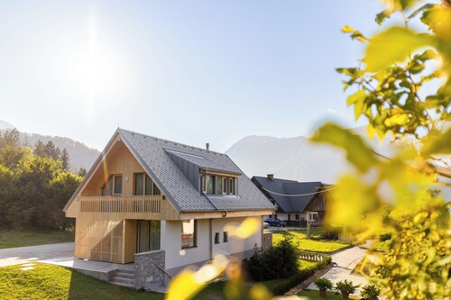 Alpine Escape: 3BR Villa with Private Jacuzzi & Sauna in Bohinj