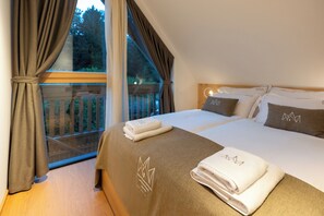 3 chambres, fer et planche à repasser, Wi-Fi, draps fournis