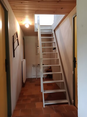 Interior - Gite la Bergerie (air-conditioned room) (Manzac sur Vern)