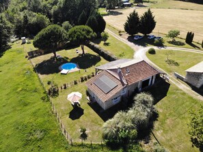 Exterior - Gite la Bergerie (air-conditioned room) (Manzac sur Vern)