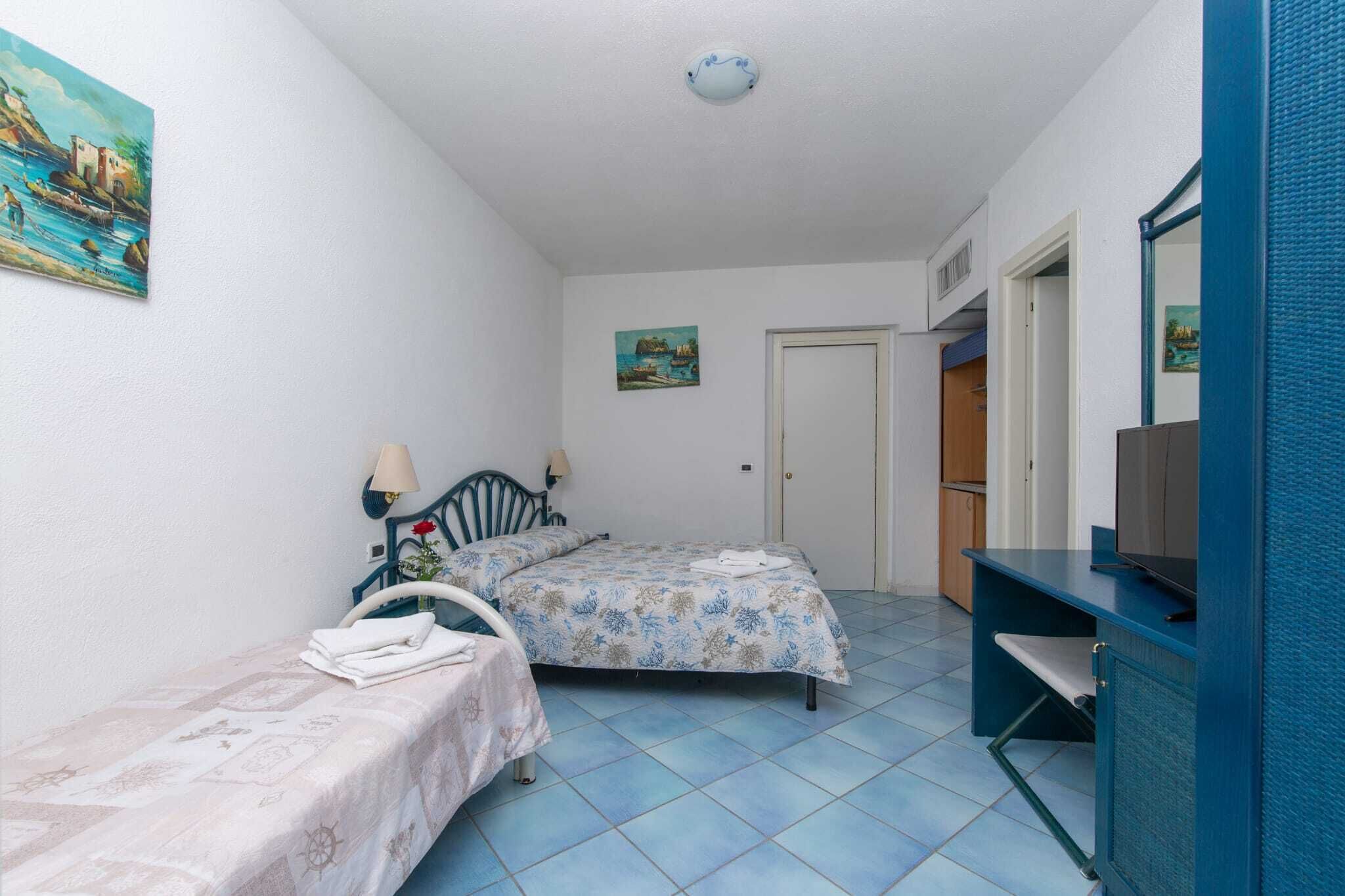 Monolocale, vista giardino | Una scrivania, Wi-Fi gratuito