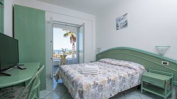 Leilighet – superior, sjøutsikt | Skrivebord og wi-fi (inkludert)