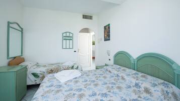 Appartement Supérieur, vue jardin | Bureau, Wi-Fi gratuit