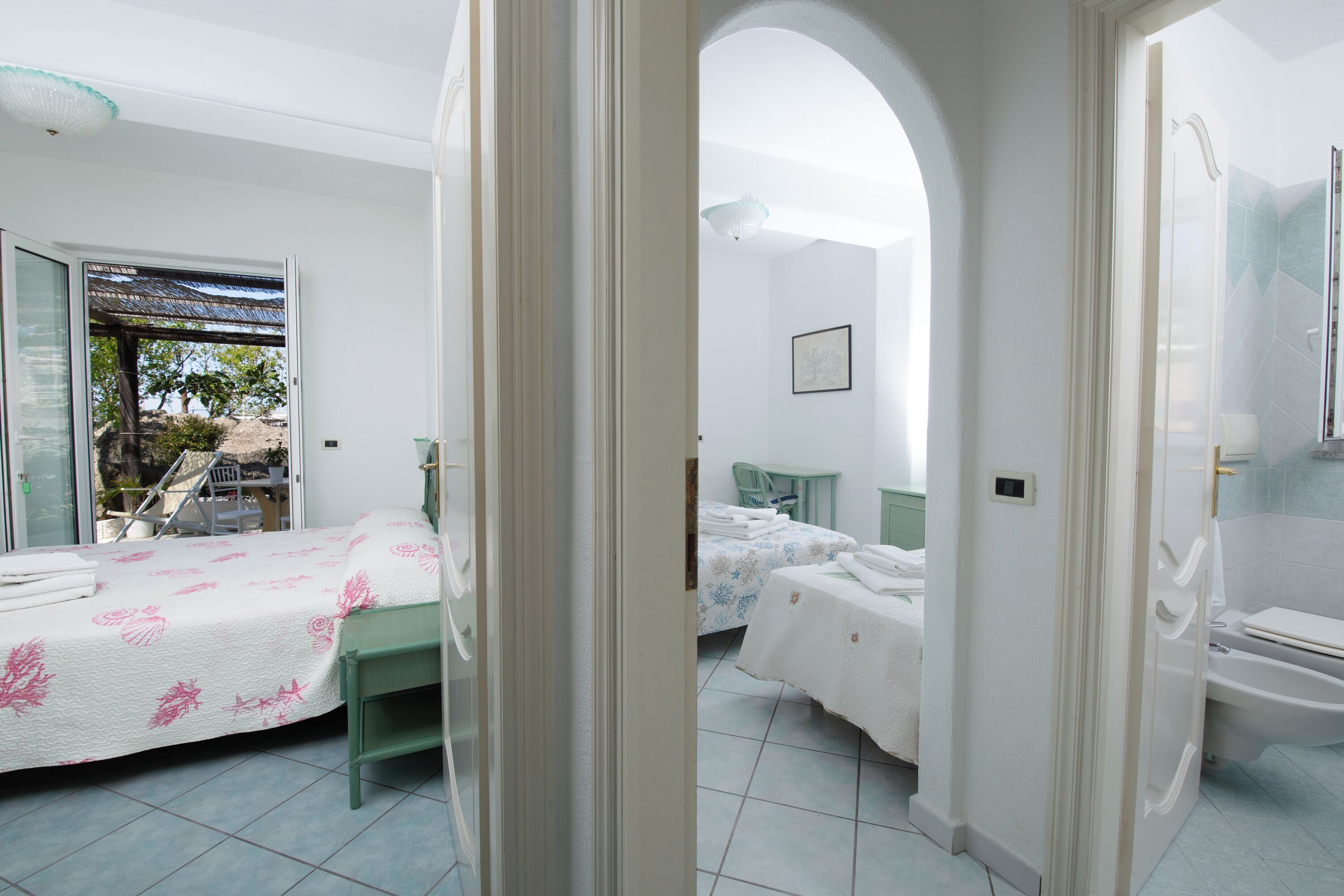 Superior appartement, uitzicht op tuin | Een bureau, gratis wifi