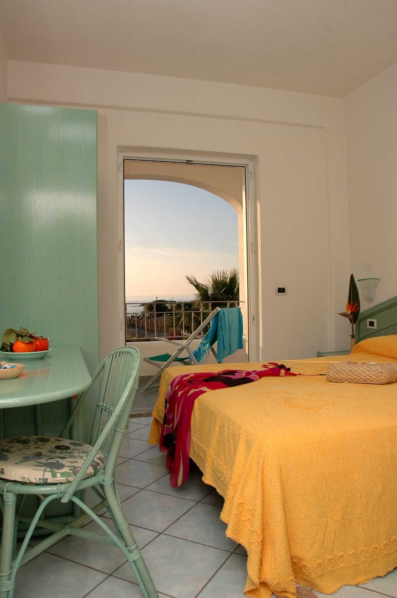 Superior appartement, uitzicht op zee | Een bureau, gratis wifi