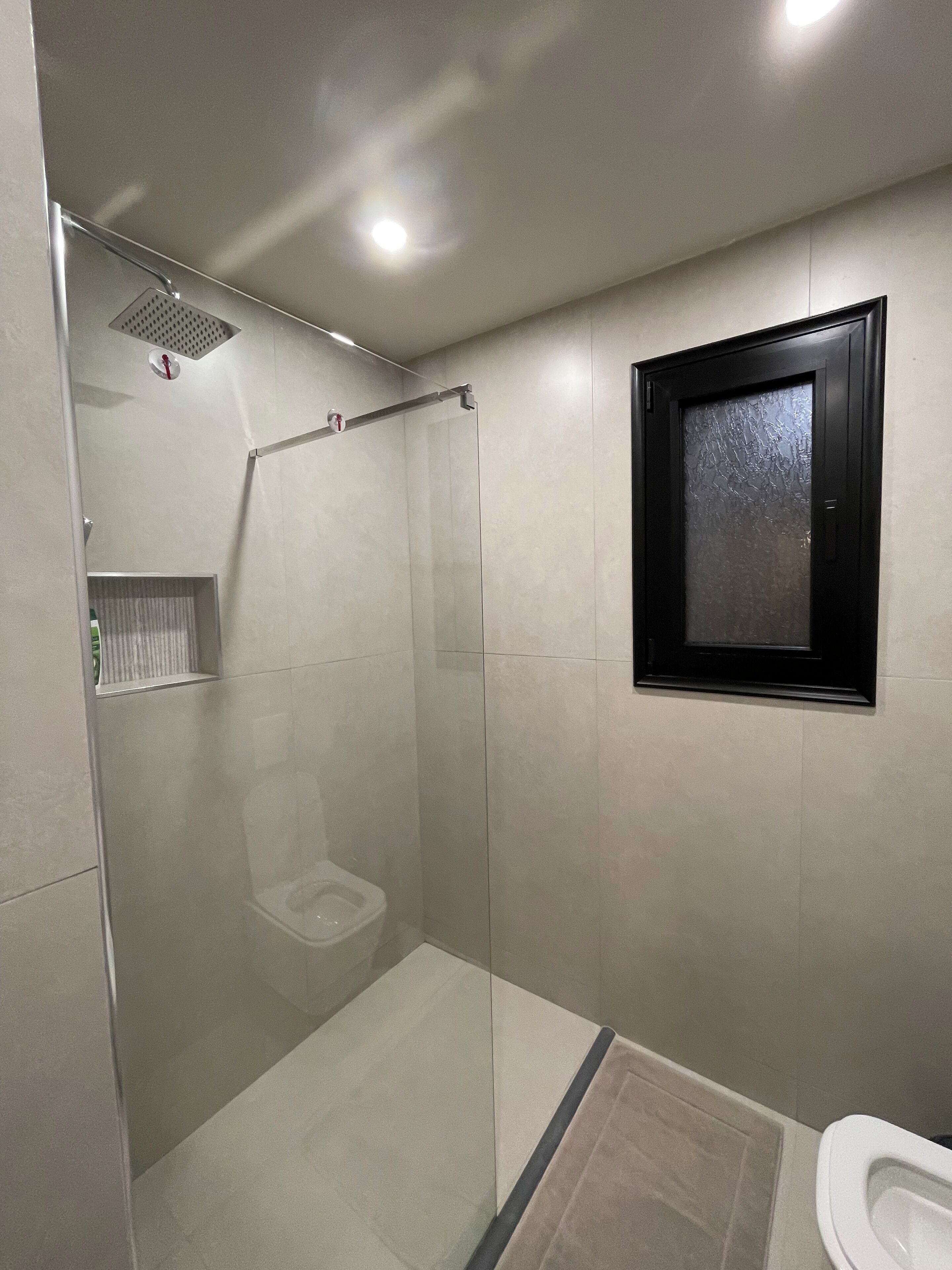 Superior Apartment, Balcony, Sea View | Bathroom | Shower, free toiletries, hair dryer, towels